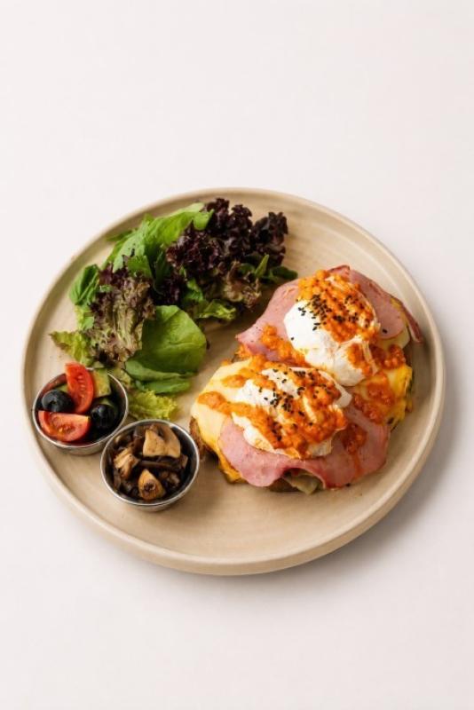 EGGS BENEDICT